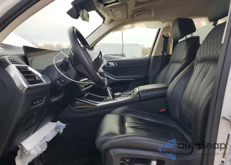 2025 BMW X7 xDrive40I z USA, uszkodzony, nr VIN 5UX23EM02S9X95637